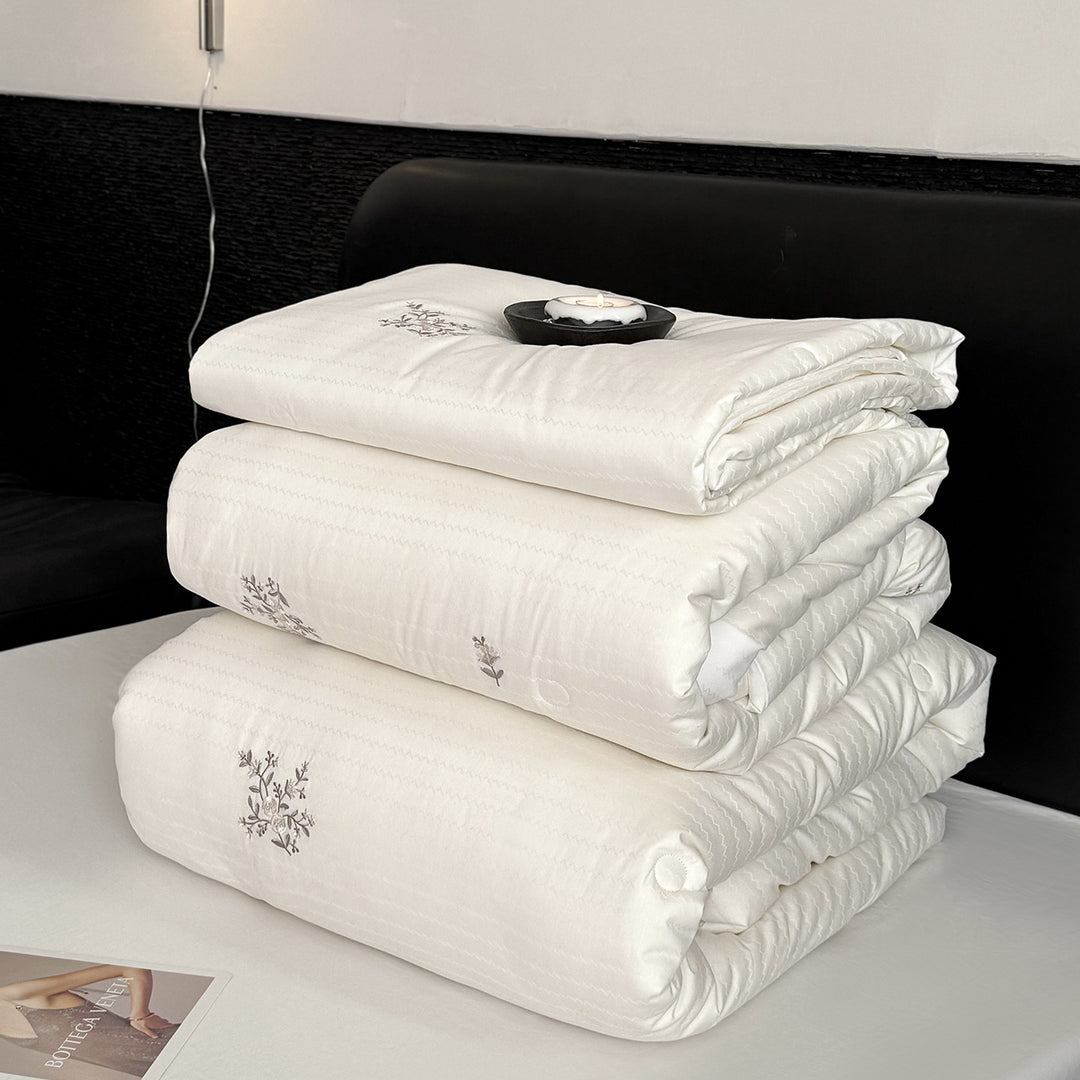 Gestepptes, besticktes Daunen-Alternativen Bettdecke mit floralem Motiv