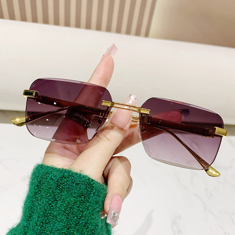 Damen modische rechteckige Sonnenbrille mit edlem Metallakzent Karnz