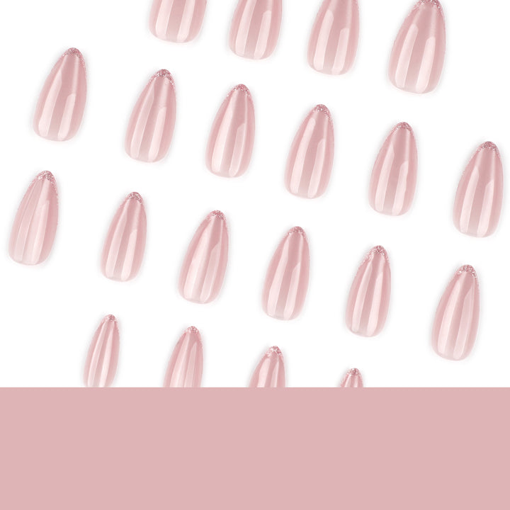 Kunstvolle Stiletto-Nägel mit elegantem Ombre-Muster Karnz