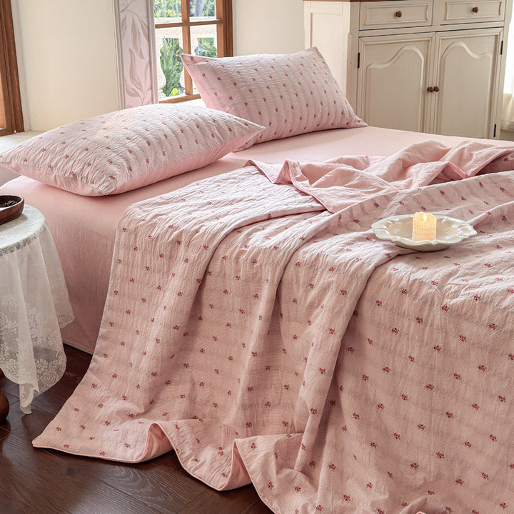 Gestepptes Baumwoll-Musselin Quilt-Set mit Wendefunktion, Zartem Blumenprint und passendem Spannbettlaken