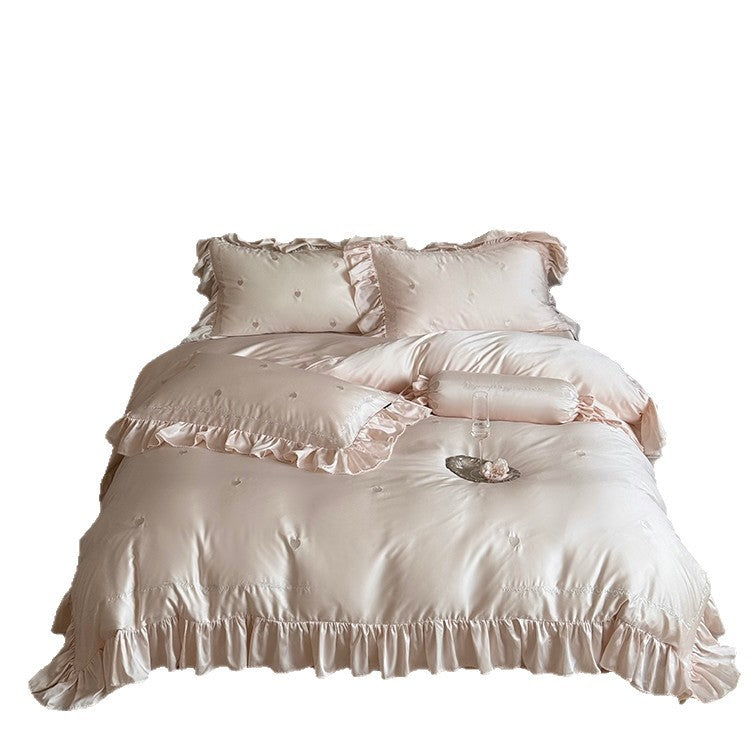 Rüschen-Satin-Feeling Ruffled Bettbezug Set mit gesticktem Herzen & dekorativen Kissenbezügen