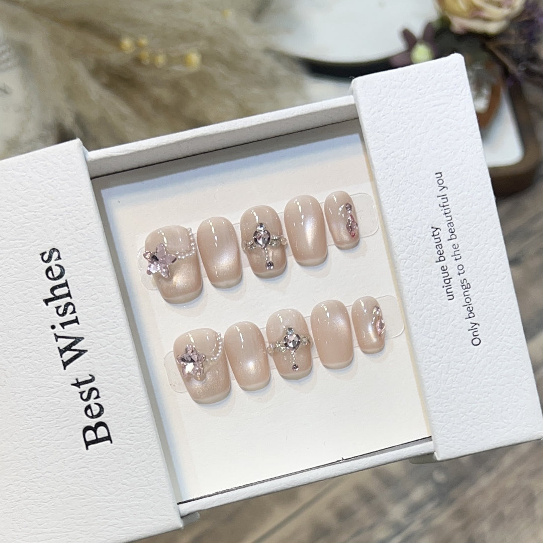Elegantes Press-On-Nagelset mit floralen Akzenten Karnz