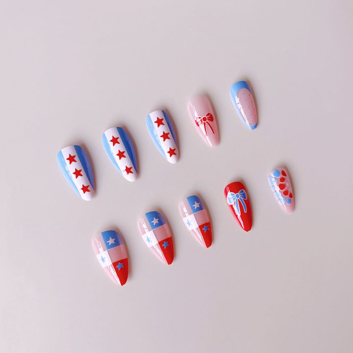 Kreatives Kunstnagelset mit verspielten Motiven und Akzenten Karnz