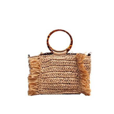 Damen Handtasche aus geflochtenem Naturmaterial mit Fransen und stylishem Henkel Karnz