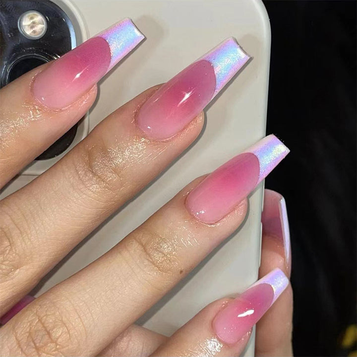 Nagelkunst mit Herz- und Lippenmotiven Karnz
