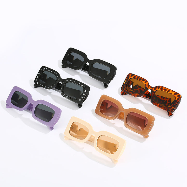 Damen modische quadratische Sonnenbrille mit stilvollem Metallbesatz Karnz