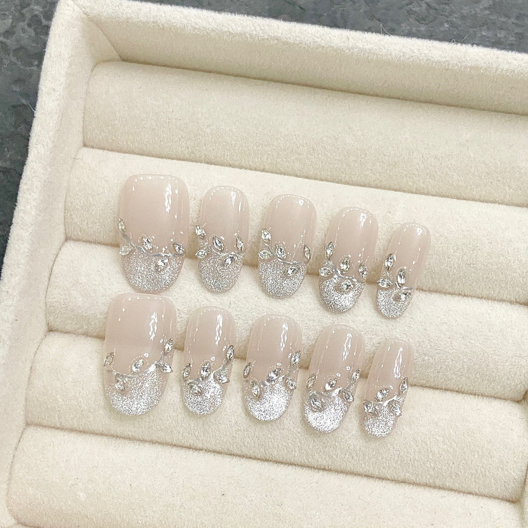 Elegante Press-On Nagel Set mit dekorativen Strass-Akzenten Karnz