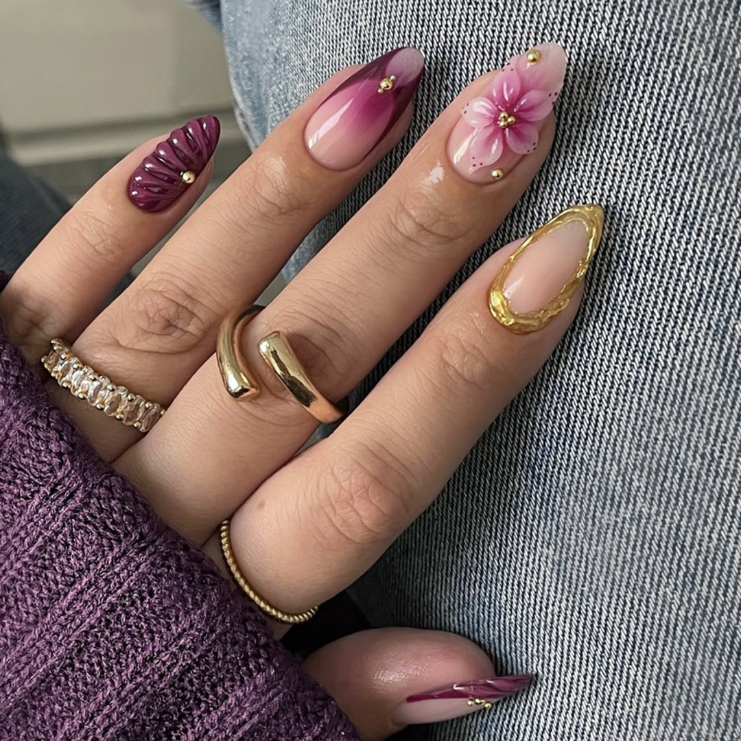 Elegante Kunstnägel mit floralen Akzenten Karnz