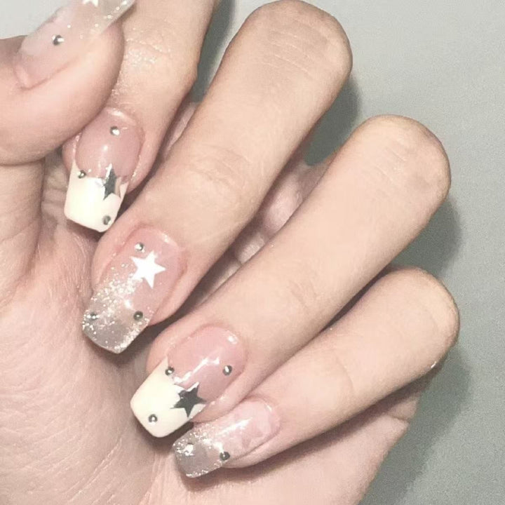 Künstlerisches Herzmuster Nagelkunstverlängerungen Karnz