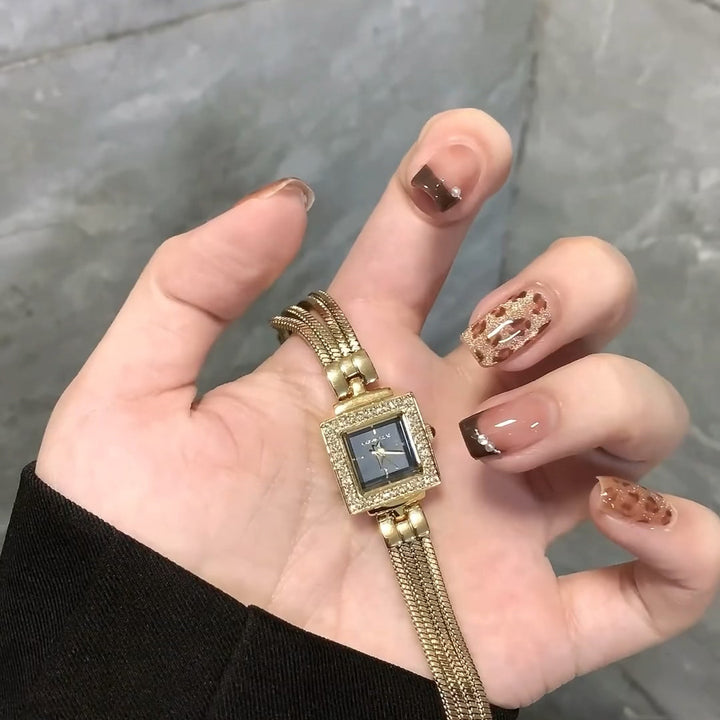 Elegante Armbanduhr mit Quadratischem Zifferblatt und Luxuriöser Mesh-Band Karnz