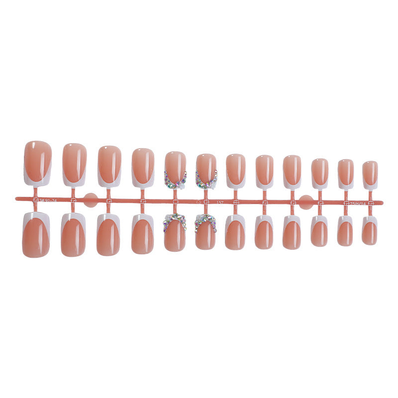 Dekorativer French Tip Press-On Nagelset mit Strass-Akzenten Karnz