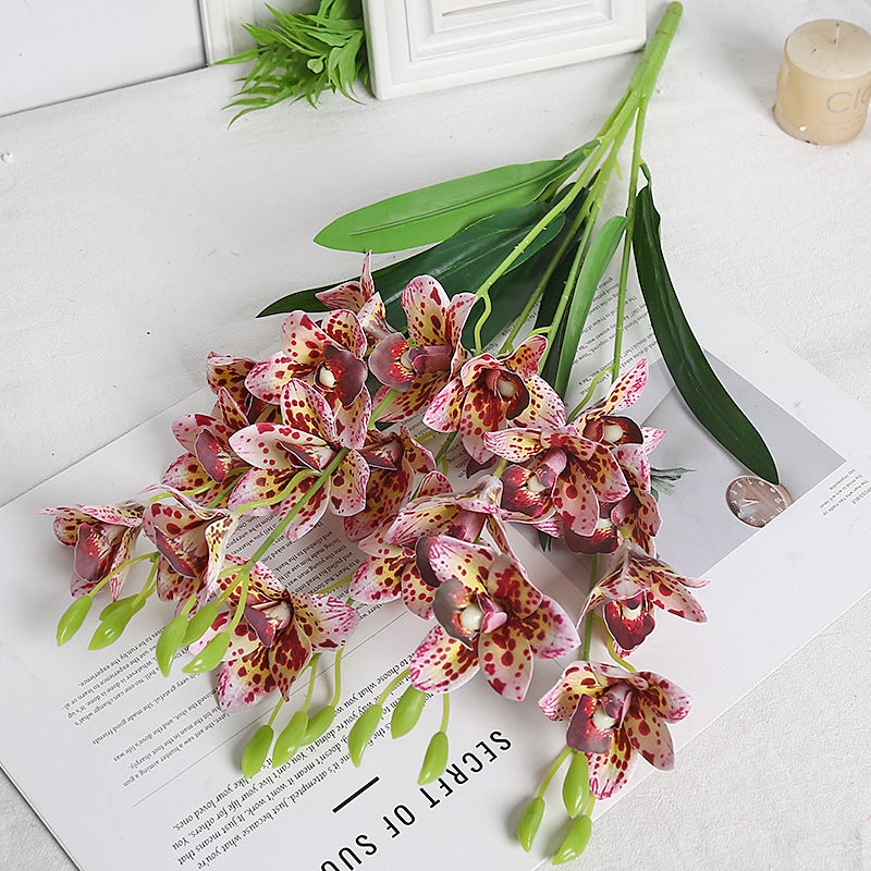 Realistischer Orchideenstängel