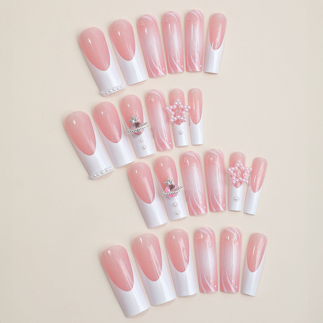 Dekorativer Press-On-Nagelset mit eleganten Designelementen Karnz