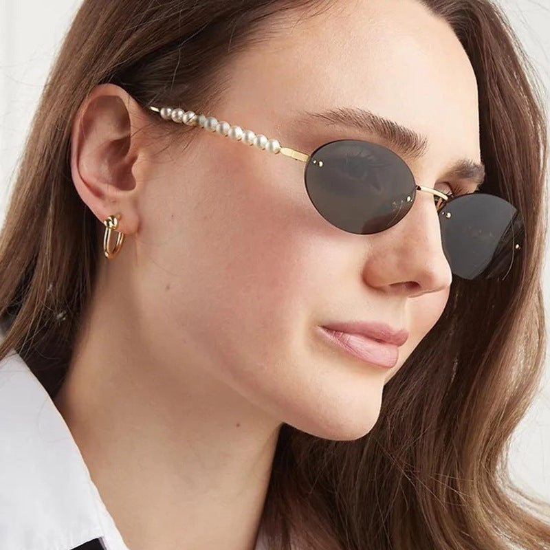 Damen stilvolle ovale Sonnenbrille mit eleganten Verzierungen Karnz