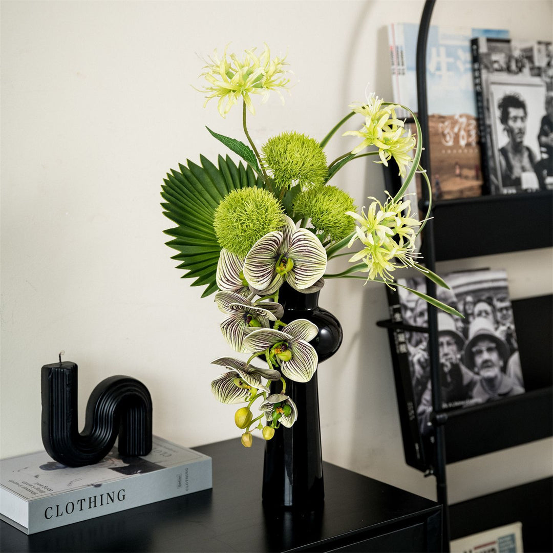 Künstlerische Blumenarrangement