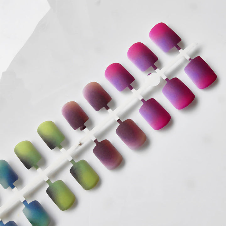 Kunstfingernägel Im Eleganten Ombre-Design Karnz