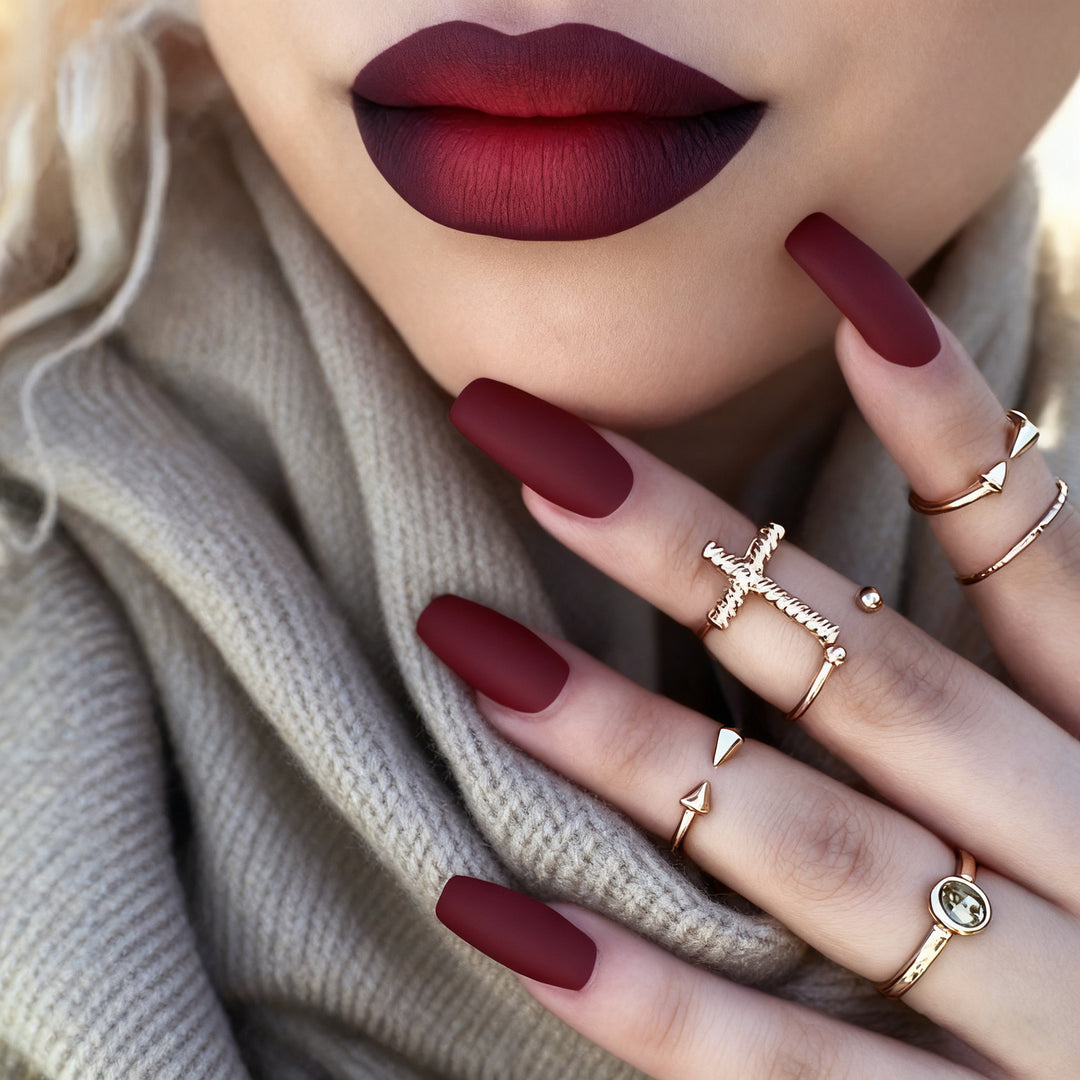 Elegante matte Finish Nagelverzierungen Karnz