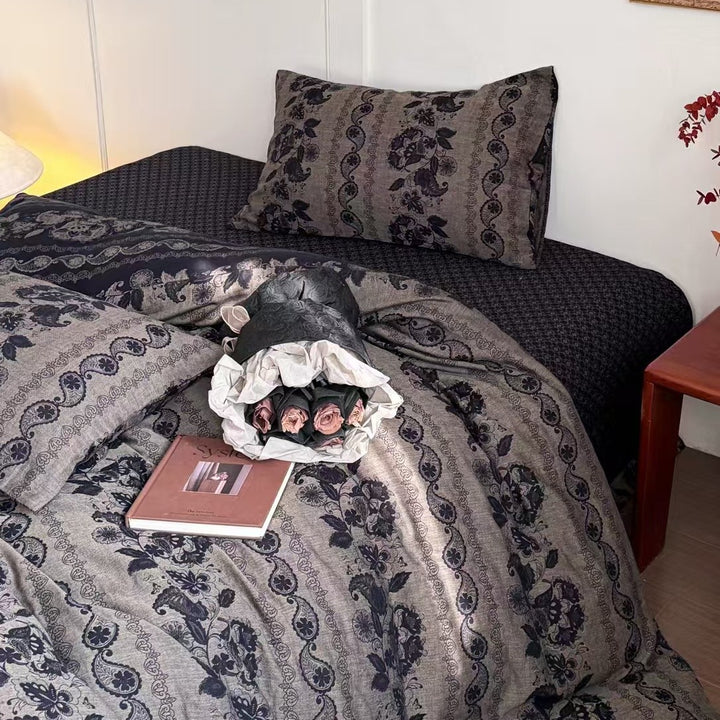 Wendbares Bettwäsche-Garnitur-Set aus Baumwoll-Leinen mit zartem Blumenprint und gesteppter Decke