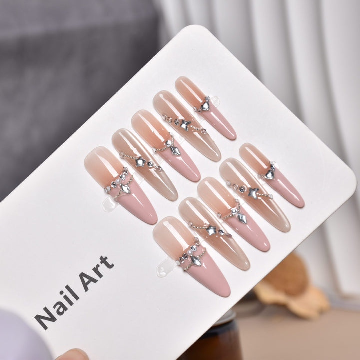 Glamouröse mit Strass verzierten Press-On-Nagelerweiterungen Karnz
