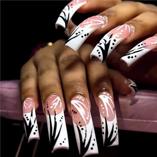 Dekorative lange Nagelkunst Karnz