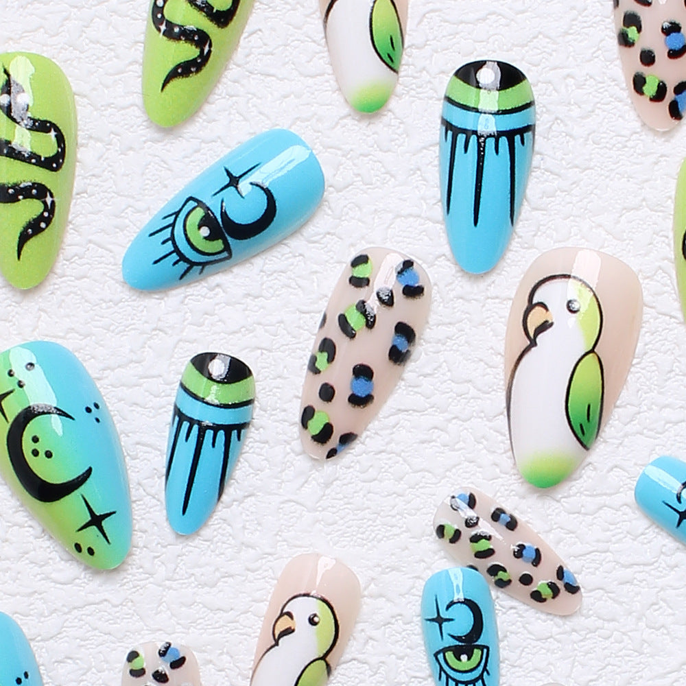 Kunstnagelset mit verspielten Tiermotiven und auffälligen 3D-Designs Karnz