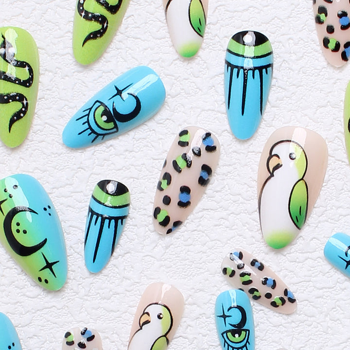 Kunstnagelset mit verspielten Tiermotiven und auffälligen 3D-Designs Karnz