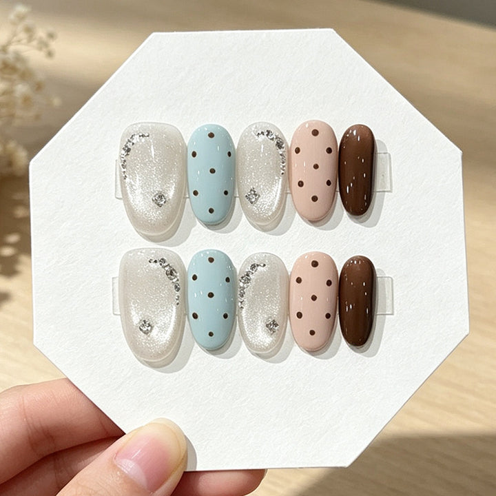 Luxuriöses dekoratives Press-On-Nagelset Karnz