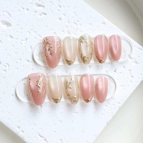 Elegantes Press-On-Nagelkunstset mit Goldblattakzenten Karnz
