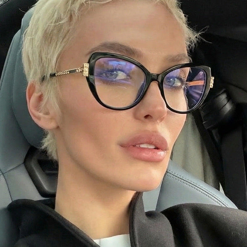 Damen oversized Sonnenbrille mit schützendem UV-Filter und eleganten Akzenten Karnz