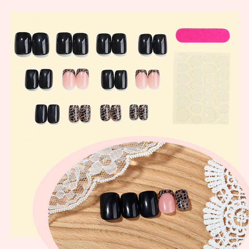 Stilvolles Press-On Nail Art Set Karnz