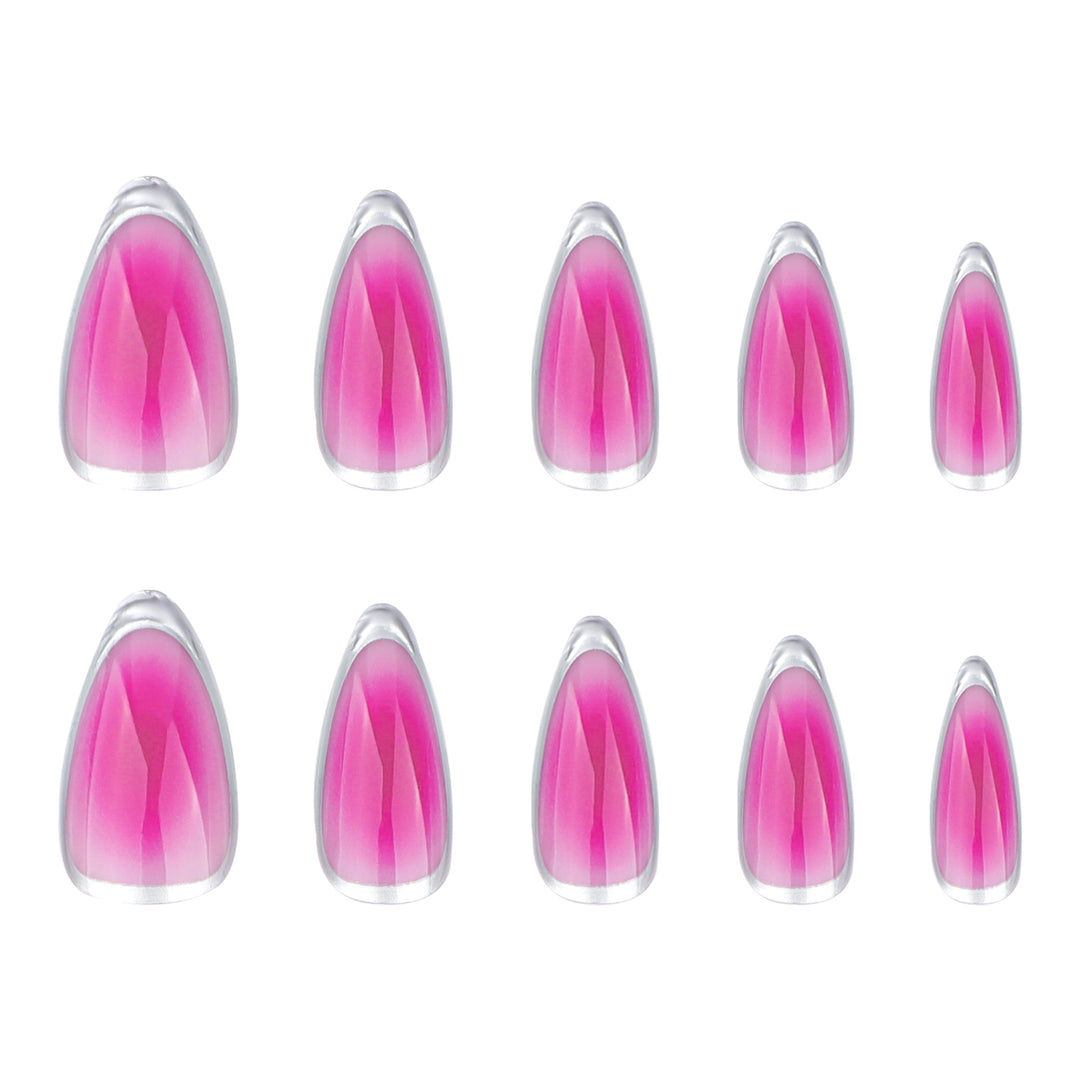 Kunstvolle Stiletto-Nägel mit Ombre-Effekt und Glanz Karnz