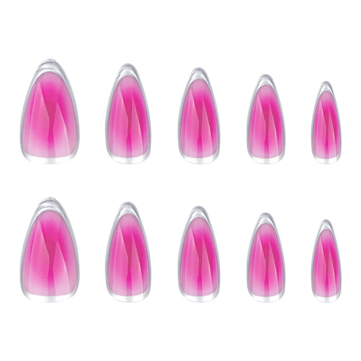 Kunstvolle Stiletto-Nägel mit Ombre-Effekt und Glanz Karnz