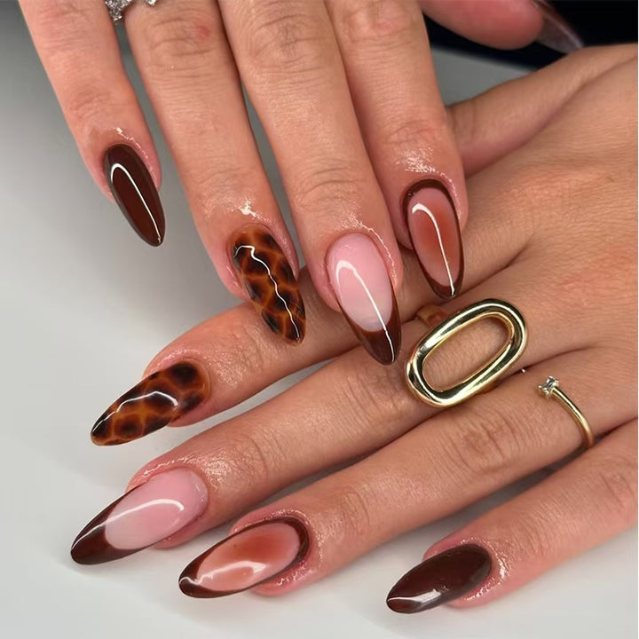 Stiletto Press-On Nägel mit schickem Leopardenmuster und glänzendem Finish Karnz