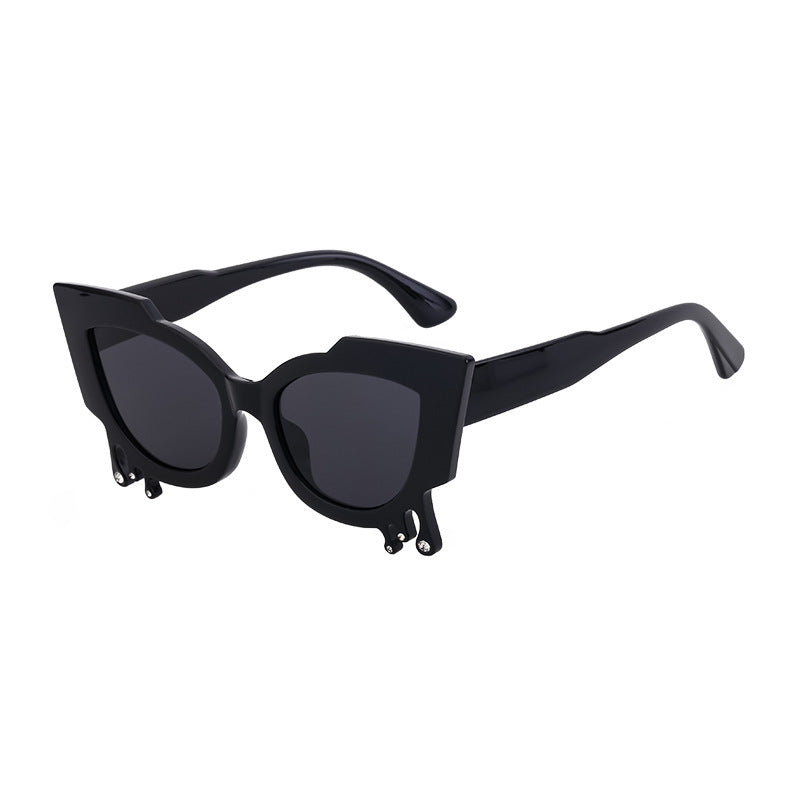 Damen Exklusive Katzenaugen-Sonnenbrille mit kunstvollen Details Karnz
