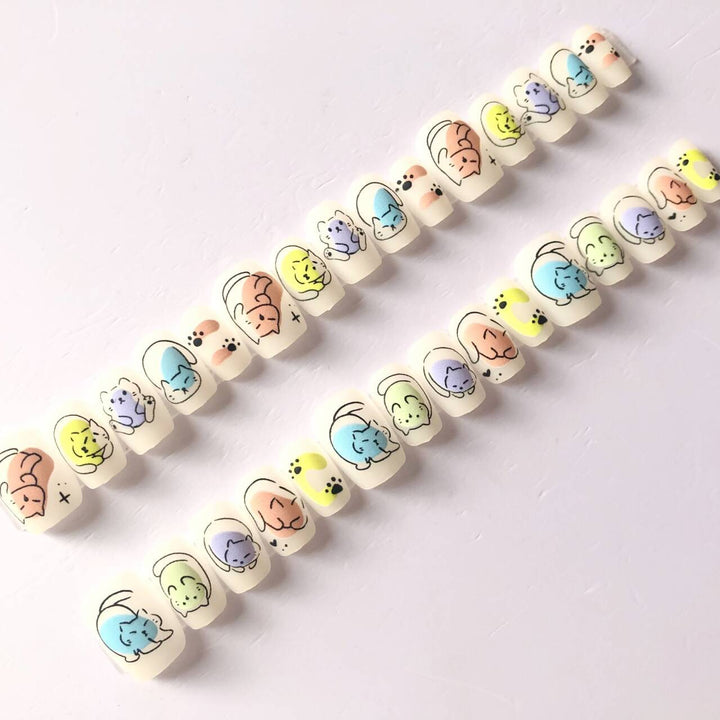 Verspielt Cartoon-Thema Druck-On-Nagelkunst Set