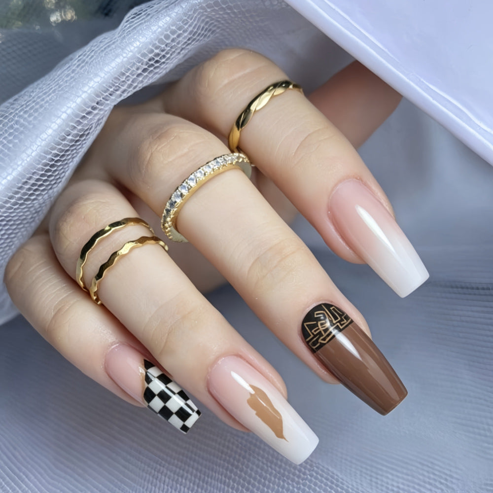 Kunstnägel mit Modernem Geometrischen Design Karnz
