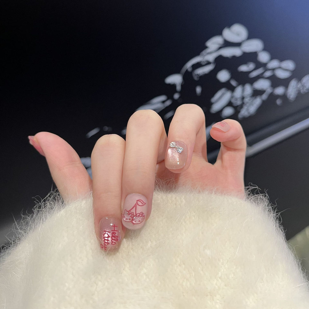 Dekoratives Press-On Nagelkunstset mit Kirschen- und Schleifenakzenten Karnz