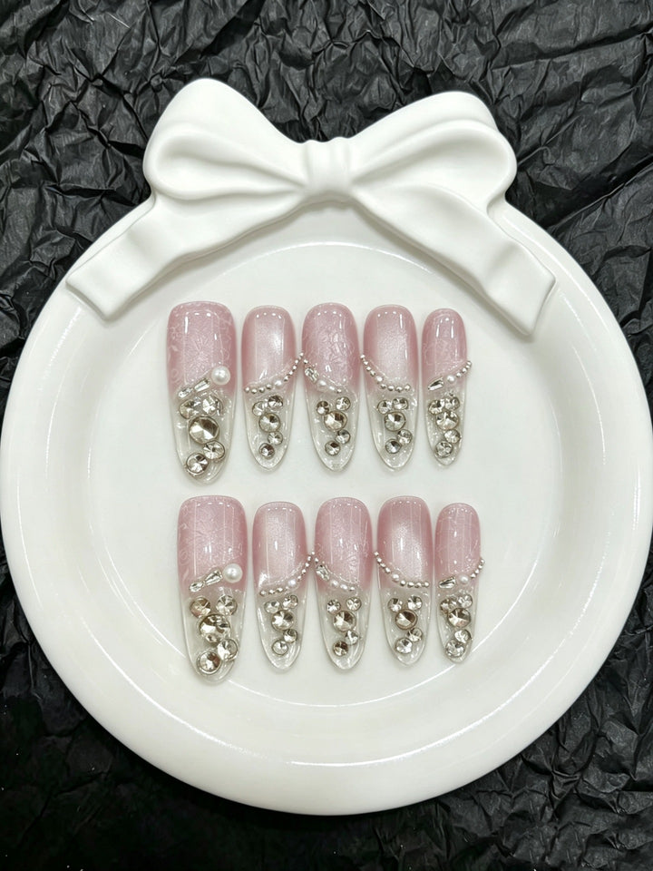 Elegantes, mit Kristallen verziertes Press-On-Nagelset
