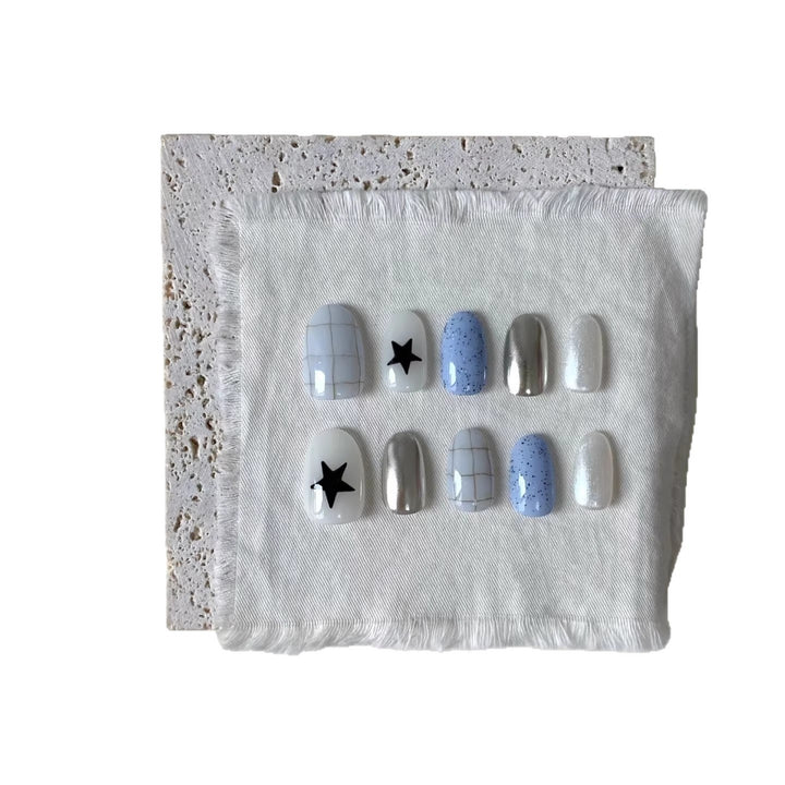 Künstlerisches Press-On-Nagelset mit geometrischen und Sternmustern