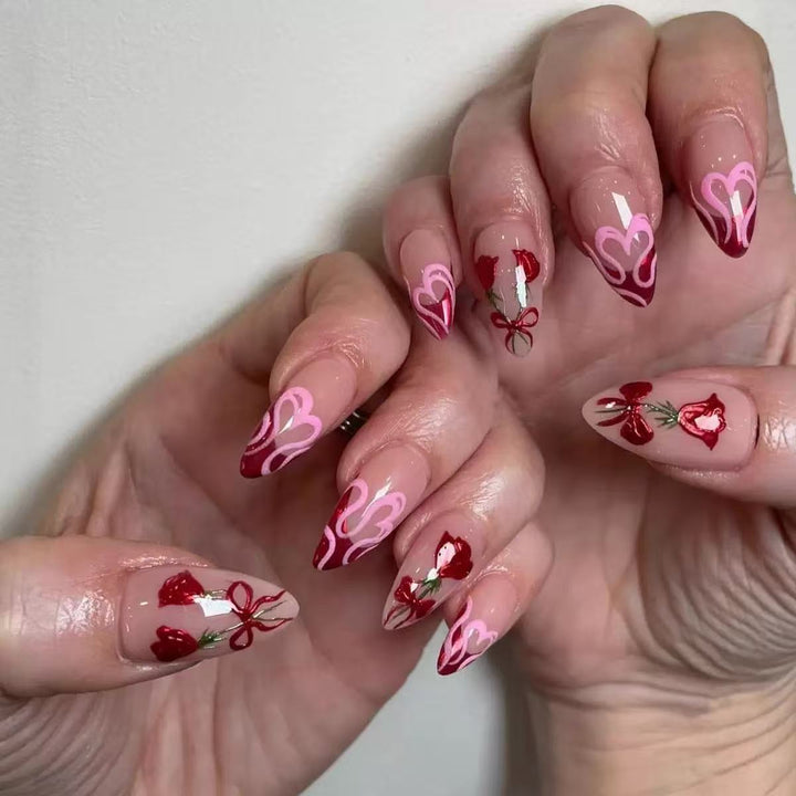 Kunstnagelset mit romantischen Herz- und Rosenmotiven Karnz