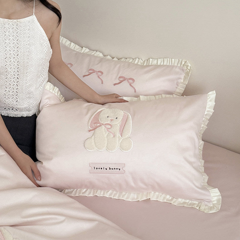 Bestickte Bunny-Applikation Baumwollsatin Bettbezug Set mit rüschigen Kissenbezügen