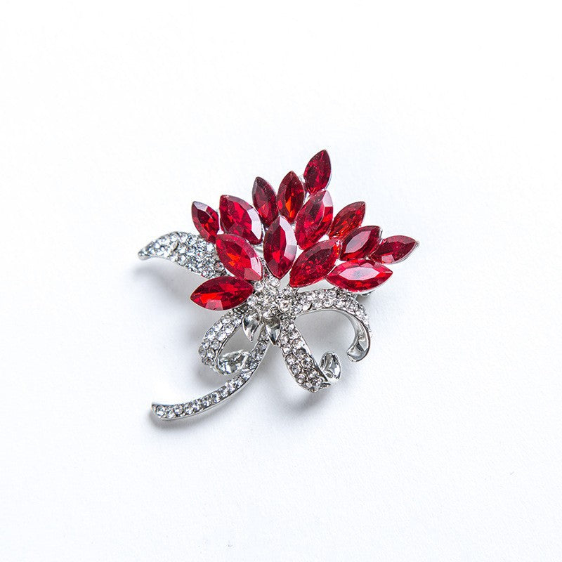 Funkelnde Brosche mit Floralen Design Karnz