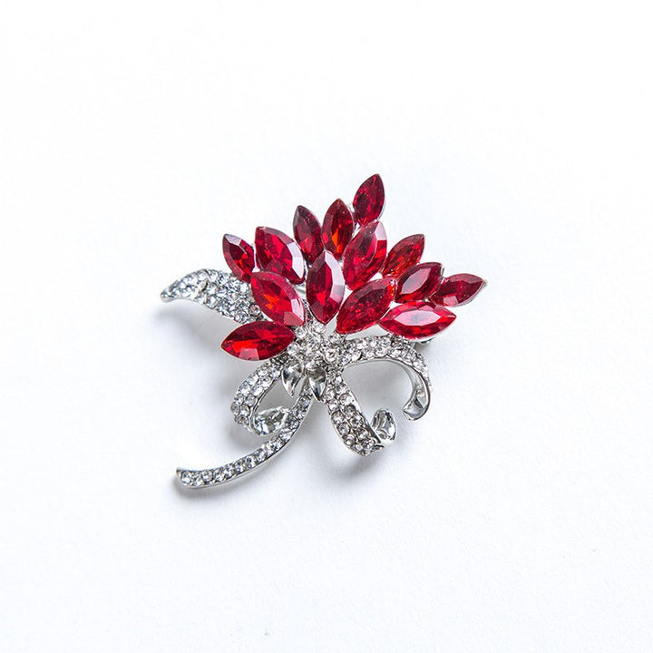 Funkelnde Brosche mit Floralen Design Karnz