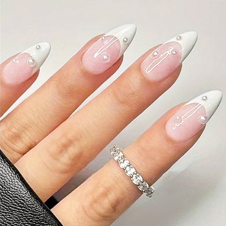 Elegante Stiletto Drucknägel mit Perlenakzenten Karnz