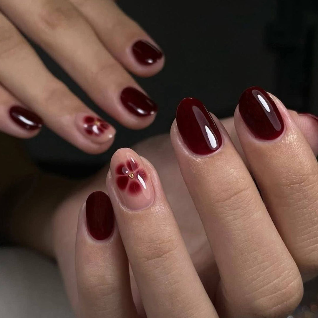 Kunstvoll gestaltete Nagelkunst Karnz