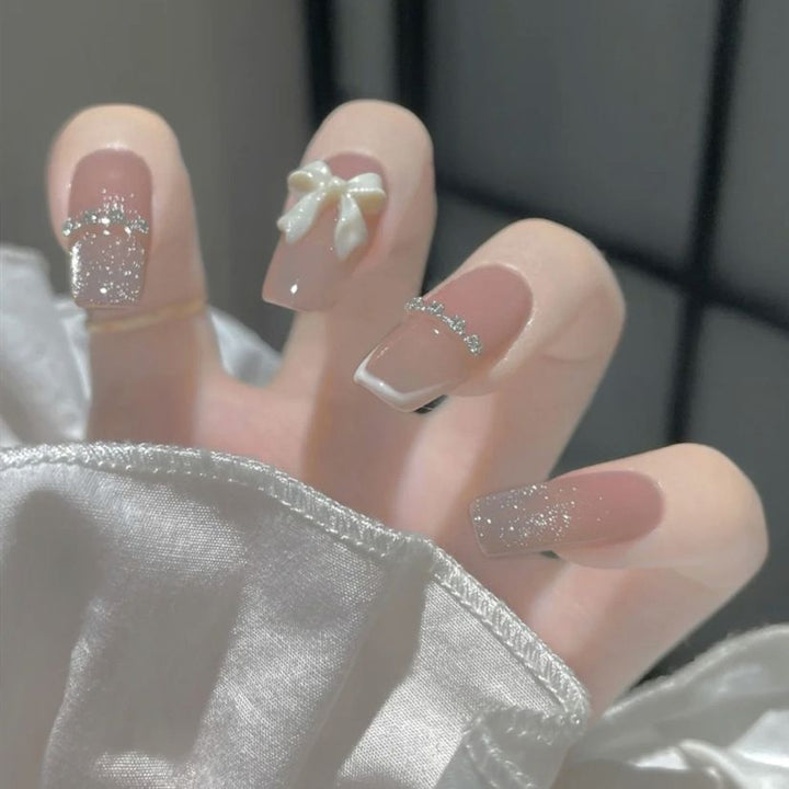 Exquisites, mit Strass verziertes Aufklebedesign-Nagelset Karnz