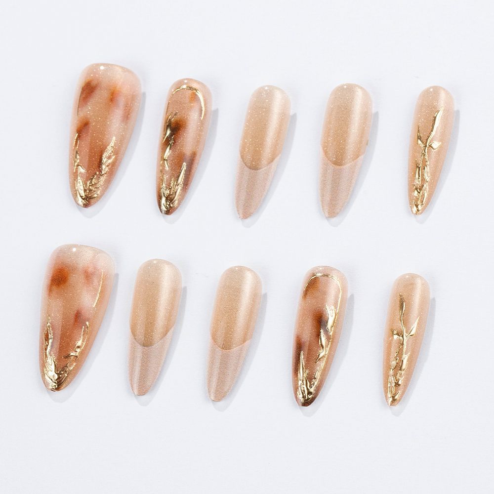 Elegante Stiletto Press-On Nagelset mit goldenen Akzenten Karnz