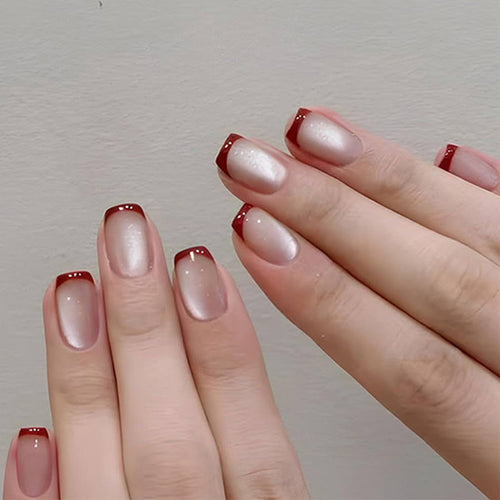 Elegantes French Tip Nagelkunstset Karnz