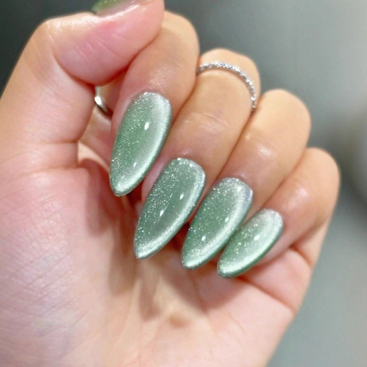 Kunstnagelset mit funkelndem Glitzer und elegantem Design Karnz