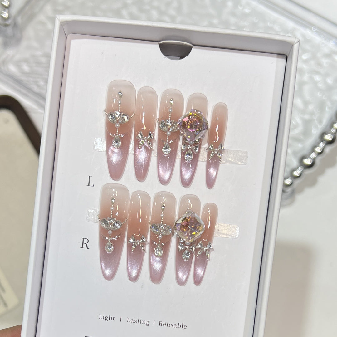 Dekorative, mit Strass veredelte Stiletto Press-On Nägel Karnz